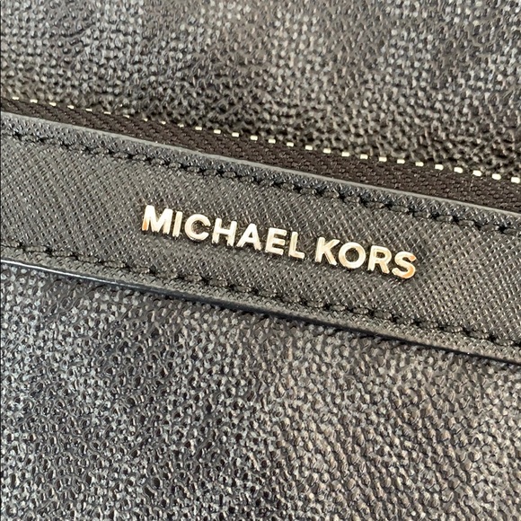 Michael Kors Crossbody - Picture 5 of 5